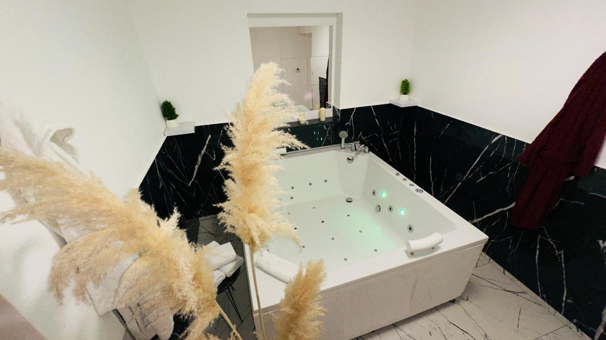 Hedonist Spa Jacuzzi Sarajevo Free Parking Exterior foto